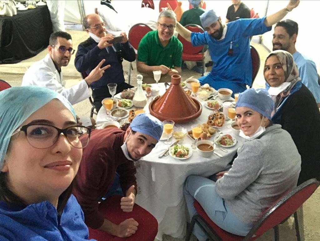 مختبر خصوصي بطنجة يقدم وجبات إفطار مجانية للأطر الطبية في قسم كوفيد-19