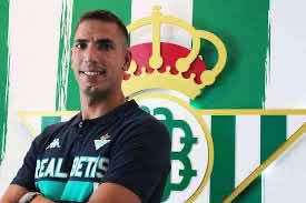 زميل لاعب المنتخب الوطني يصاب بفيروس "كورونا"