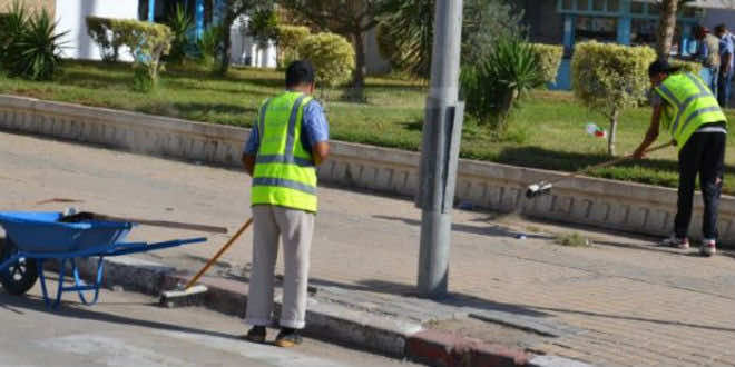 مطالب بإجراء التحاليل الخاصة بالفيروس في صفوفهم.. هل عمال النظافة محميون من كورونا؟