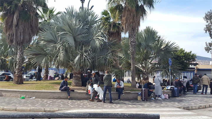 المواطنون العائدون من مليلية المحتلة سينقلون مباشرة إلى فندق بالسعيدية..وطاقم طبي من 20 فردا لمواكبتهم في الحجر