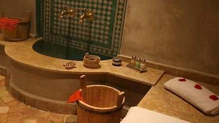 أمام أزمة جائحة “كورونا”.. أرباب الحمامات الشعبية يواجهون الإفلاس