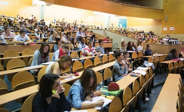 إطلاق استبيان لإحصاء طلاب مغاربة تعذرت عليهم العودة إلى تونس لاستكمال الدراسة