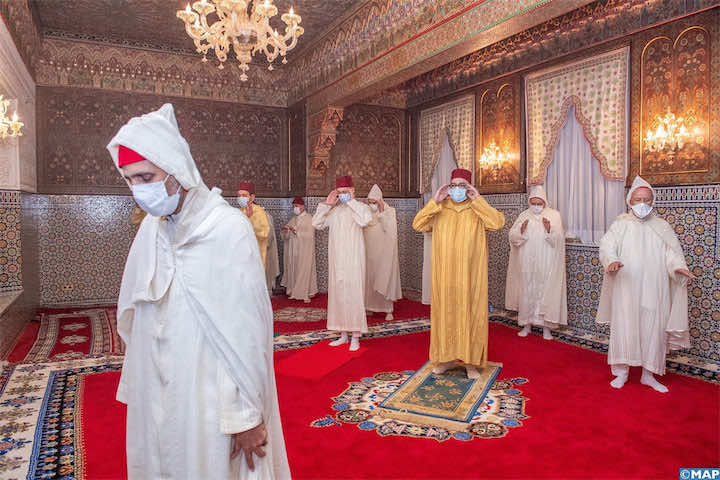 الديوان الملكي: الملك محمد السادس يؤدي صلاة العيد بدون خطبة كسائر أفراد شعبه