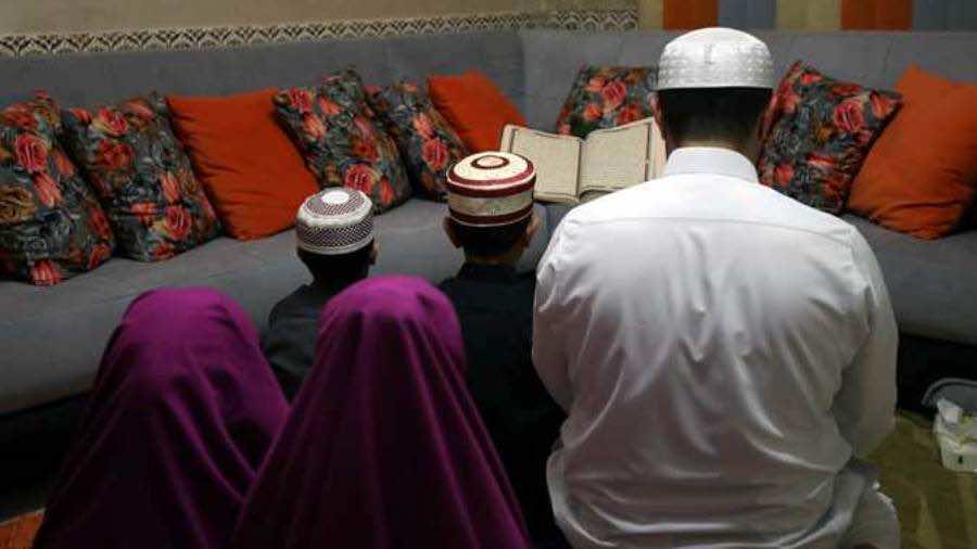 عيد "الحجر الصحي".. الوباء لم يحرم المغاربة فرحة الفطر لكنه منعهم عاداتهم الاجتماعية