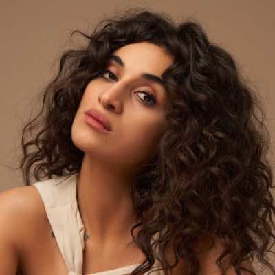 فنانة من أصل عربي تتهم الشرطة الفرنسية بالعنصرية.. وزير الداخلية يرد ونقابات الشرطة تعتزم جرها للقضاء