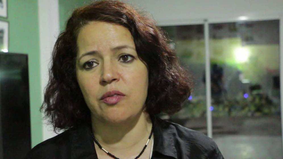 اعتقال مذيع بمحطة إذاعية مغربية في إسبانيا طالب بملايين الصفعات لأستاذة فلسفة مغربية