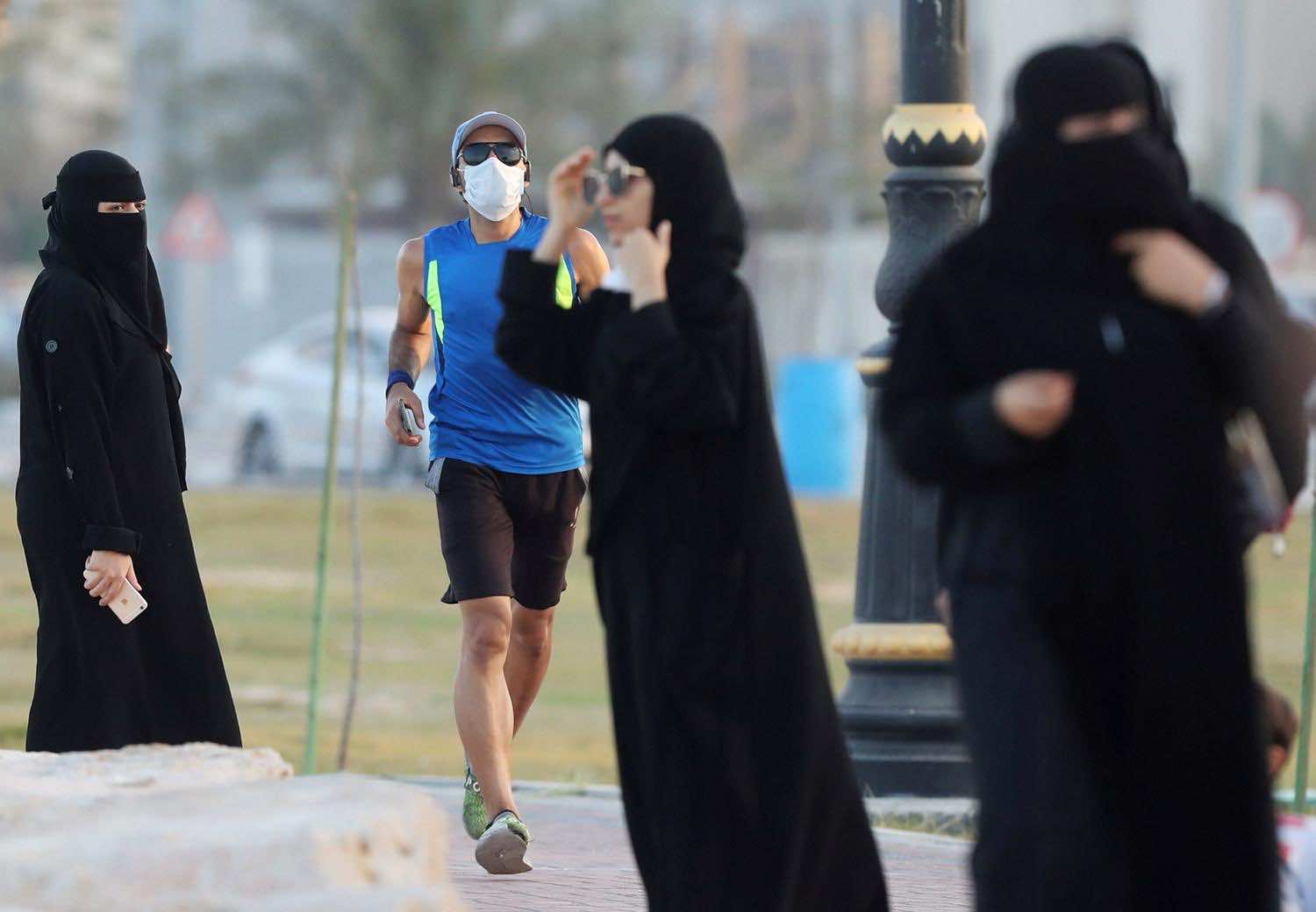 فيروس كورونا.. العاصمة الإماراتية تحظر التنقل منها وإليها وبين مدنها الثلاث