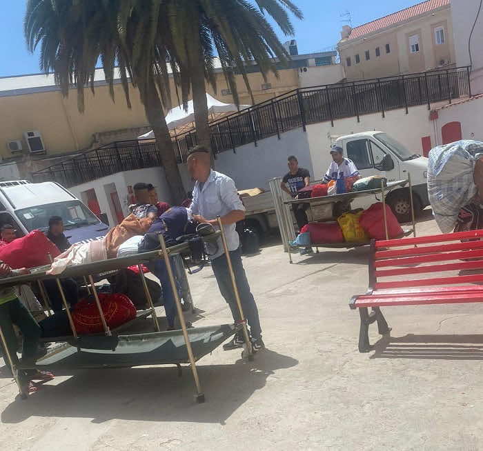 مليلية المحتلة تغرم شخصين بسبب تقديمهما "مساعدة إنسانية" لعالق مغربي خلال الطوارئ