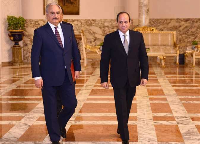 السيسي وحفتر يعلنان عن مبادرة لإنهاء الصراع في ليبيا.. وقف إطلاق النار ابتداءا من الإثنين- تفاصيل
