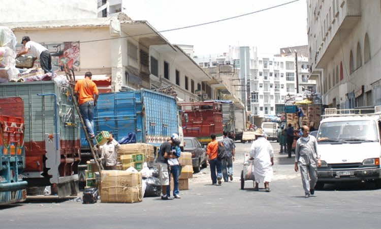 شبح "كورونا" يخيم على عودة القيساريات إلى نشاطها في العاصمة الاقتصادية
