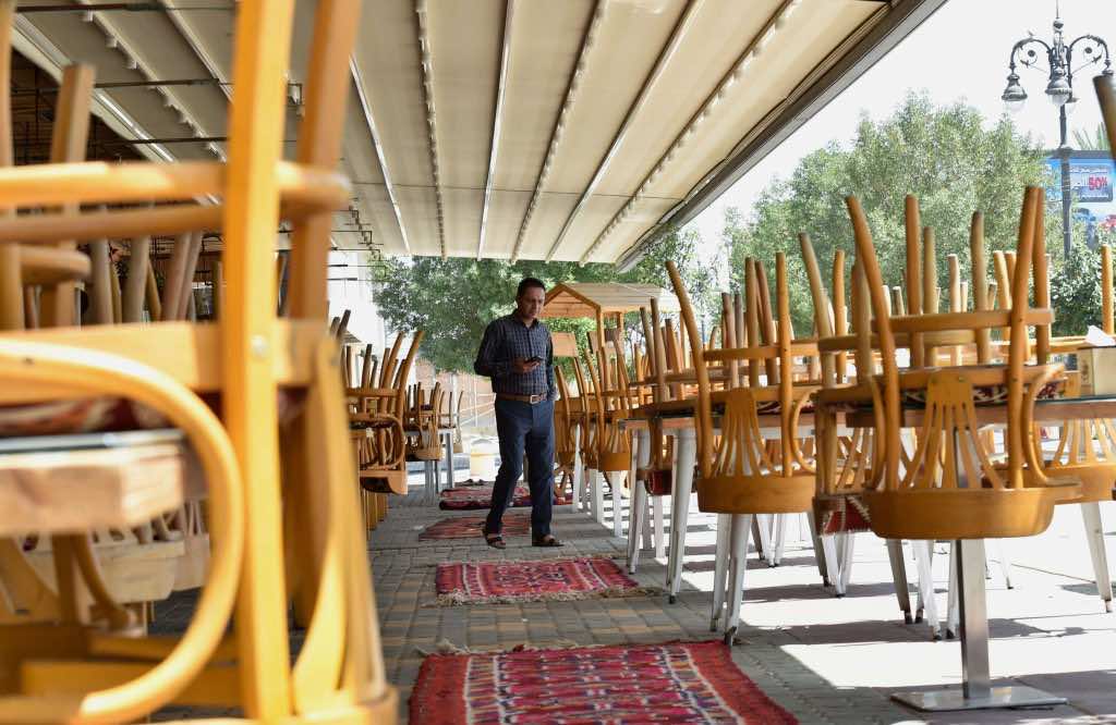 أرباب المطاعم يطالبون باستئناف عملهم: خدمة التوصيل والتسليم الخارجي ليست كافية