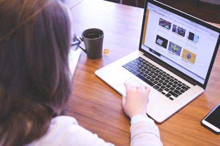 لإنصاف المرأة مهنيا وأسريا .. منتدى نسائي يقترح تقنين العمل عن بعد في الإدارات