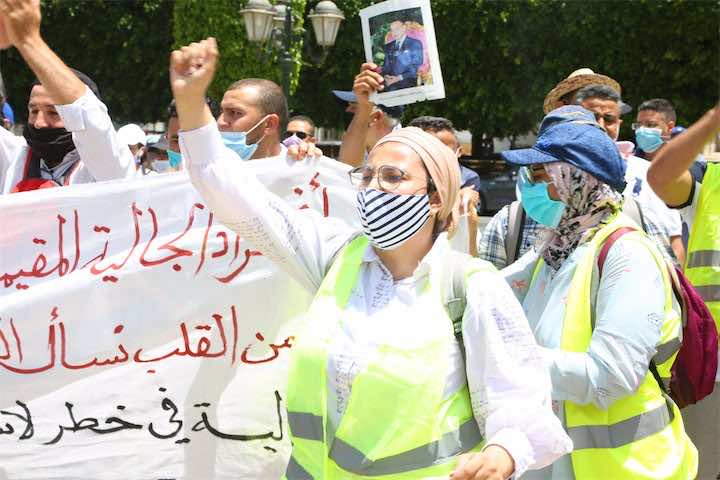"عالقون في المملكة".. مغاربة إيطاليا يشتكون "الحكرة" في الرباط ويستغيثون بالملك: بغينا نمشيو عند وليداتنا- فيديو