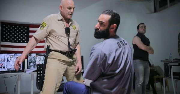 أول فيلم لمخرج مغربي يوزع في هوليوود.. شارك فيه الرابور المغربي الأصل "لا فوين"