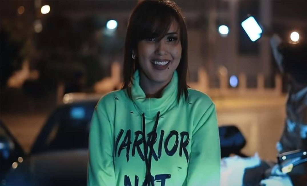 مغنية جزائرية متهمة بإهانة موظفين ورموز "الثورة الجزائرية".. إلتماس عقوبة 3 سنوات حبسا في حقها