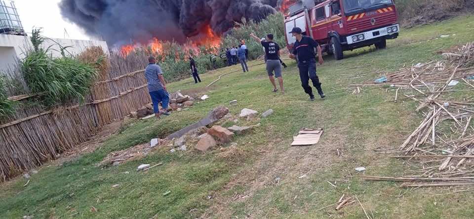 طنجة.. حريق ضخم بأحد مستودعات المتلاشيات - صور