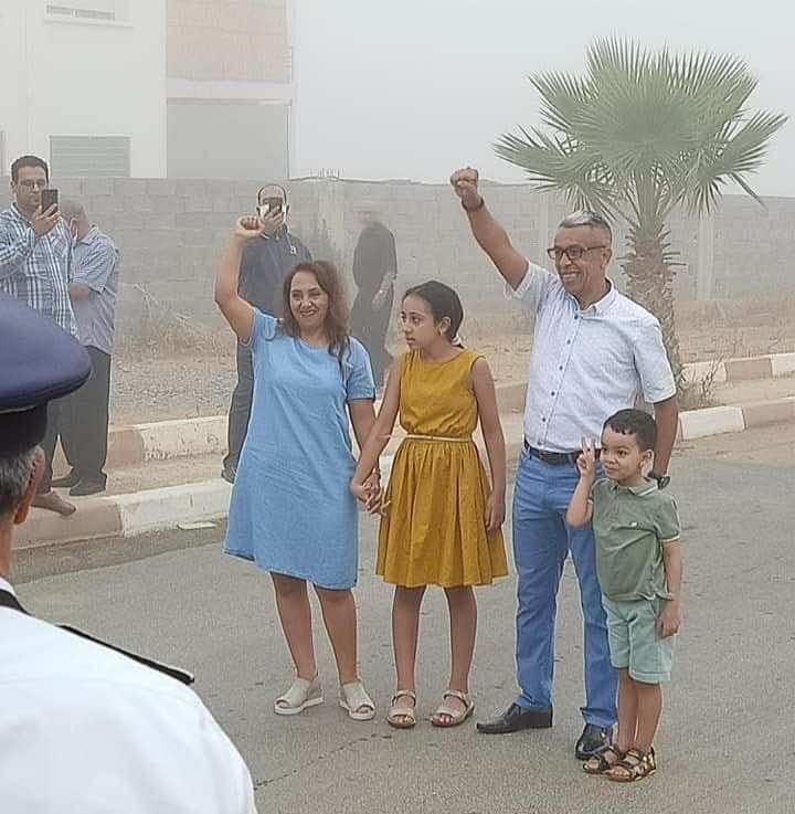 بعد ثلاث سنوات قضاها في السجن.. الصحافي حميد المهداوي يعانق الحرية- صور