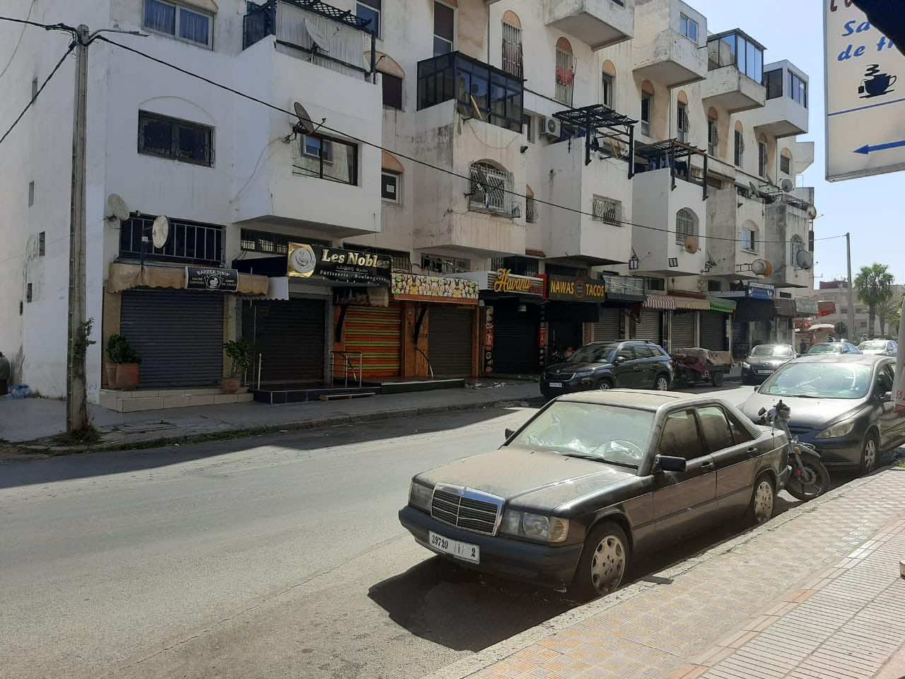 كورونا.. سلطات سلا تغلق أحد الشوارع والمحلات والمقاهي المتواجدة به