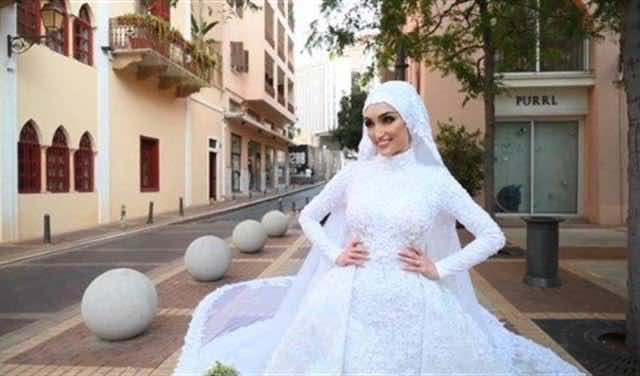 عروس بيروت.. طبيبة تعيش لحظة الانفجار بفستانها الأبيض - فيديو