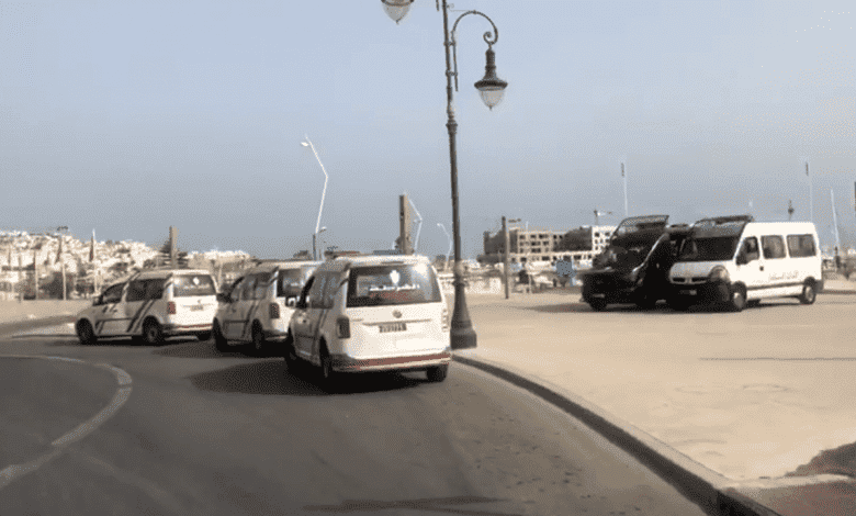 سلطات طنجة تفرض طوقا أمنيا على محيط كورنيش "البلايا" بعد دعوات مجهولة لإبحار جماعي-صور