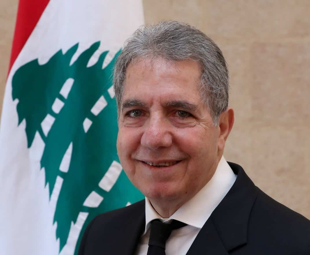 انفجار بيروت يفكك حكومة لبنان.. وزير رابع يقدم استقالته ورئيسها يفكر بالأمر
