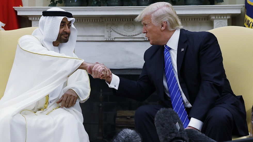 الاتفاق الإسرائيلي الإماراتي.. مغاربة يسلمون رسالة احتجاج إلى السفارة الإماراتية