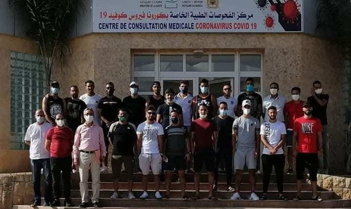 بعد إصابة لاعبين في صفوف الفريق.. رجاء بني ملال يخضع لاعبيه لتحاليل "كورونا"