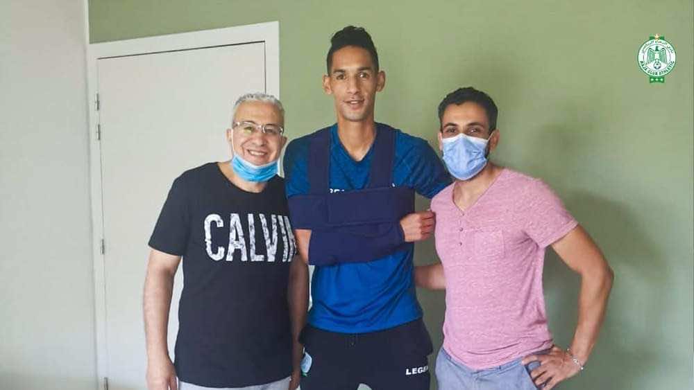 لاعبو وجماهير الرجاء يمنحون لقب "نسر" مباراة الرجاء والفتح لبدر بانون