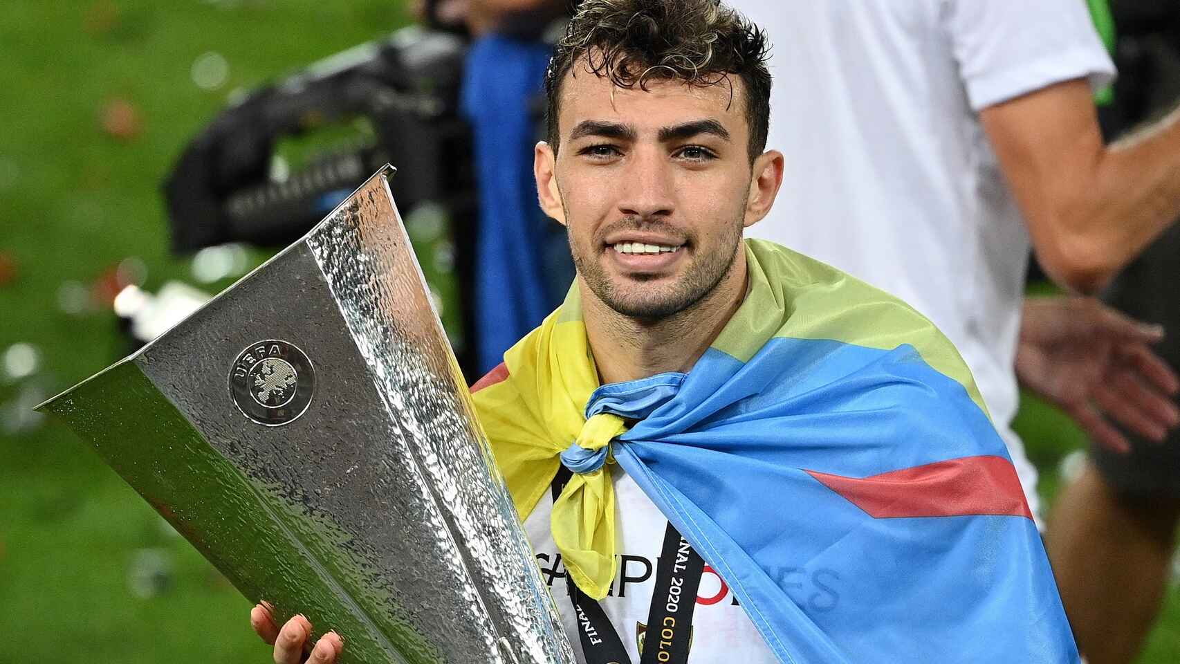 إصابة منير الحدادي بفيروس "كورونا" المستجد