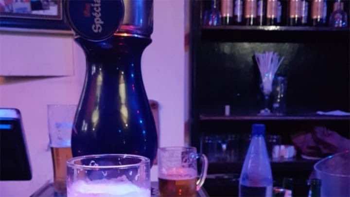 بعد المقاهي.. القوات العمومية تقود حملة على الحانات المخالفة لتدابير الحجر الصحي بطنجة