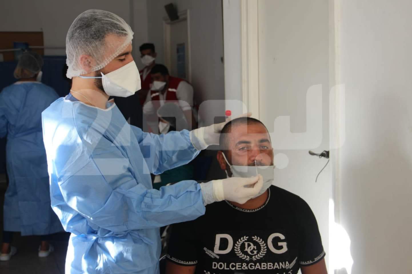 بعد تسجيل إصابات بكورونا.. بدء إجراء تحاليل كشف الفيروس بأكبر سوق في طنجة- صور