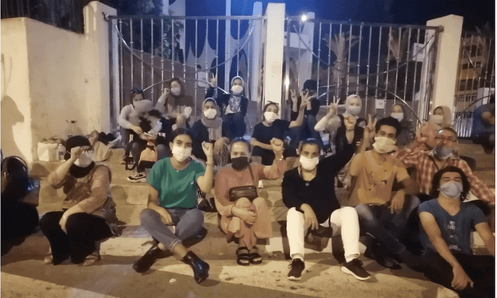 دعما لأبنائهم.. آباء وأمهات يشاركون في اعتصام مفتوح يخوضه طلبة الأقسام التحضيرية