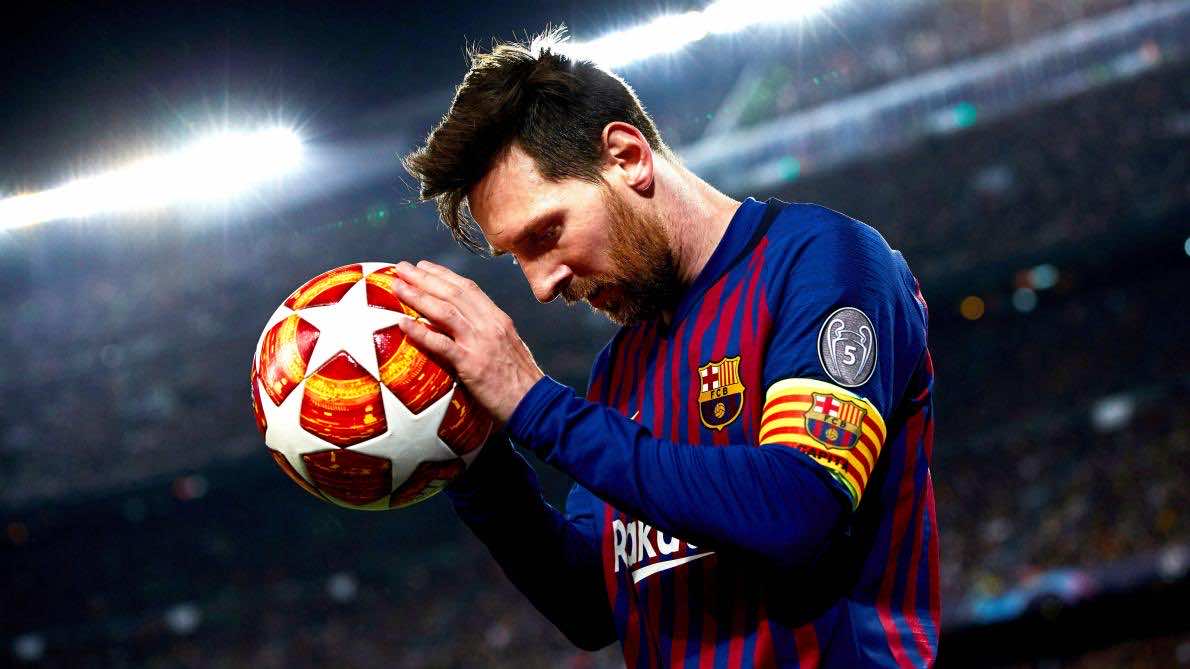 رسميا.. ميسي يعلن استمراره مع برشلونة لموسم آخر