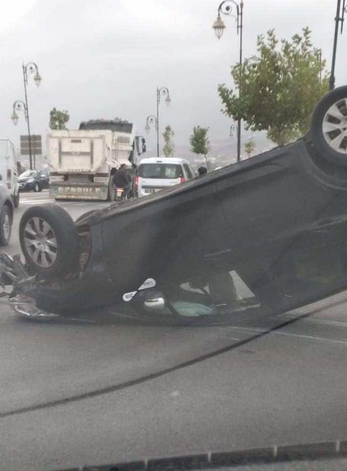 تطوان.. السرعة تتسبب في انقلاب سيارة وإصابة سائقها بجروح متفاوتة الخطورة