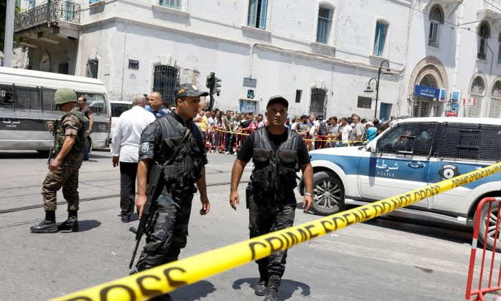 عاجل...وفاة عنصر من الأمن التونسي في حادث طعن استهدف دورية أمنية