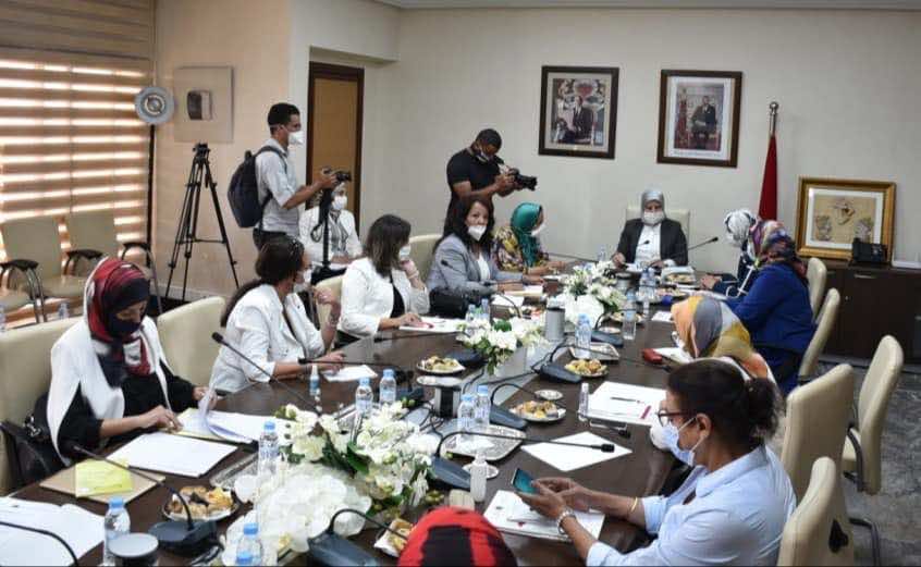 المطالبون بالمناصفة يكثفون لقاءاتهم مع المسوولين لتحسين التمثيلية السياسية للنساء