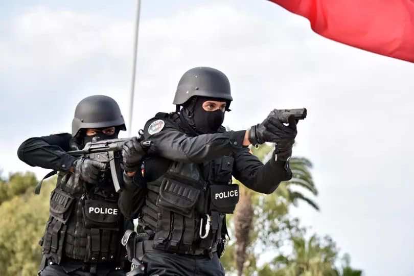 الدار البيضاء.. توقيف شخصين على متن سيارة مكتارة يشتبه في تورطهما في حيازة وترويج أقراص مخدرة