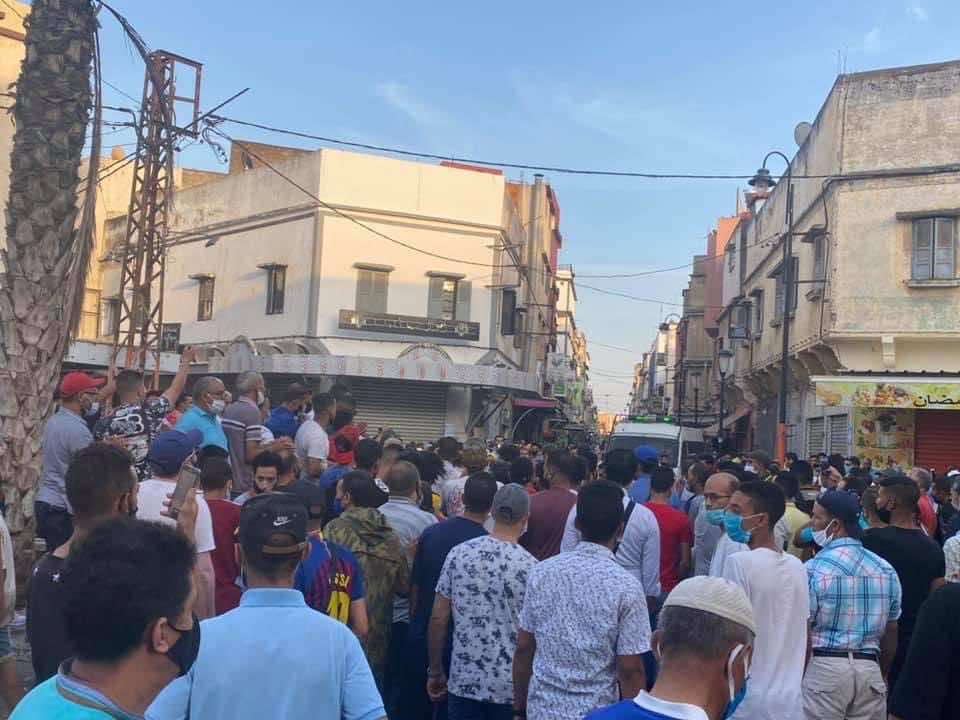 احتجاجا على إغلاق المحلات في السادسة.. تجار القنيطرة يخرجون إلى الشارع