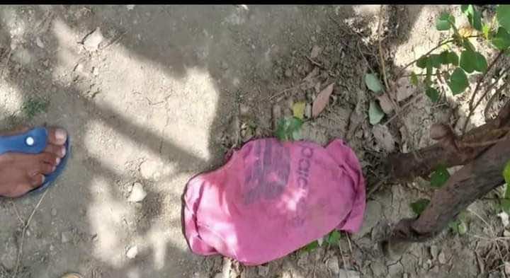 العثور على ملابس الطفل عدنان في محيط دفنه...قميصه و"صندل" فوق شجرة