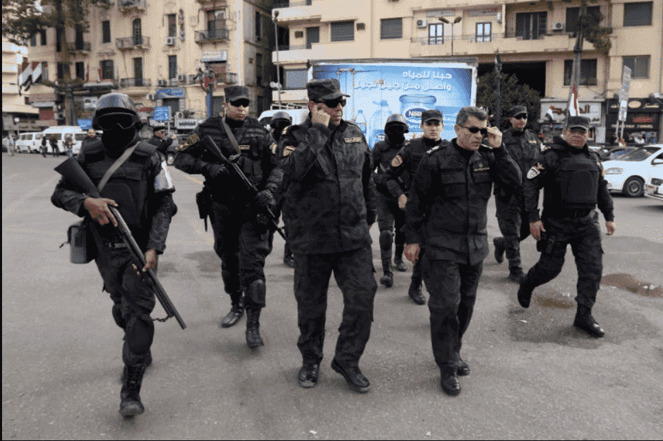 متظاهرون مصريون يتحدون المنع ويخرجون في عدد من المدن للمطالبة برحيل السيسي.. والأمن يستعمل القوة