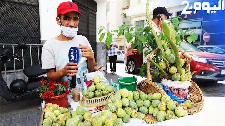 مول الشهدة" بائع متجول يحكي قصته مع "فاكهة الفقراء": الهندية مورد رزقي الوحيد يأكلها الكبير والصغير"-فيديو