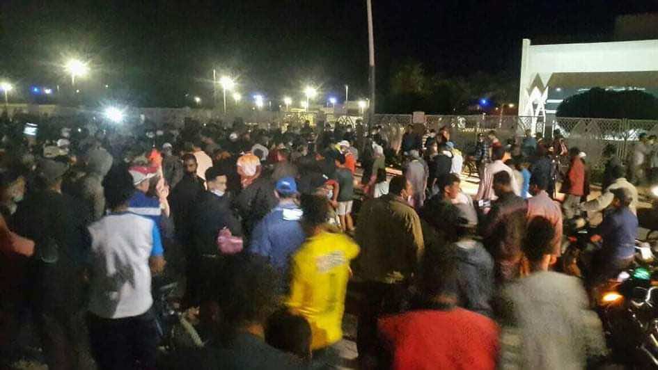 بعد الاحتجاجات.. تجار السوق الأسبوعي بسيدي بنور يعودون إلى مزاولة تجارتهم فيه مؤقتا