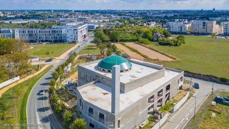 جدل في فرنسا بعد نقل ملكية مسجد إلى المغرب.. تزامنا مع خطاب ماكرون حول التطرف
