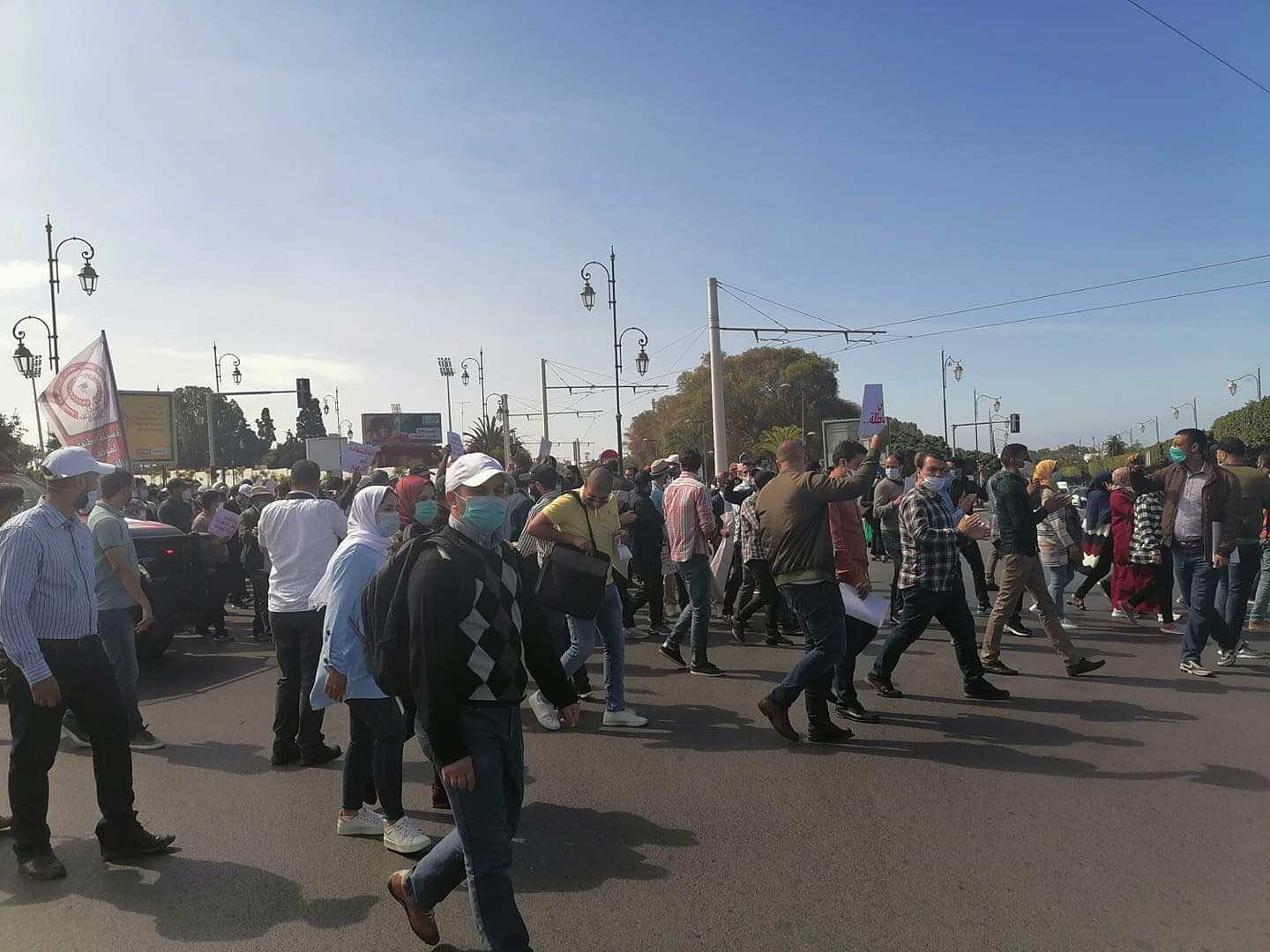 في اليوم العالمي للمدرس.. الأمن يفرق بالقوة احتجاجات للأساتذة أمام مقر وزارة التعليم- صور