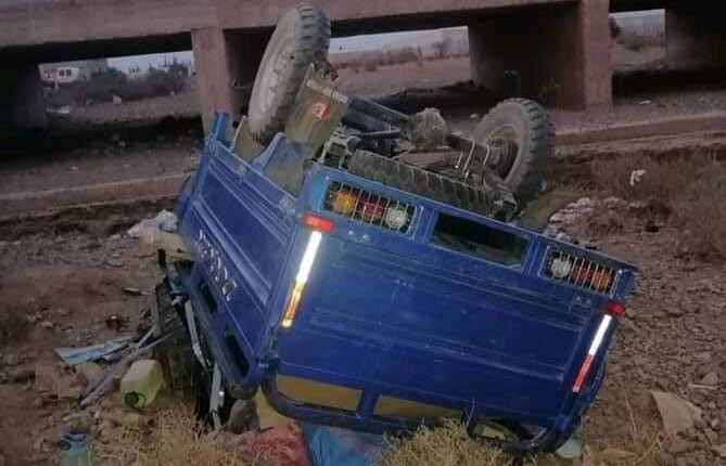 سقوط   “تريبورتور” من أعلى قنطرة ضواحي أكادير يتسبب في مصرع سائقه