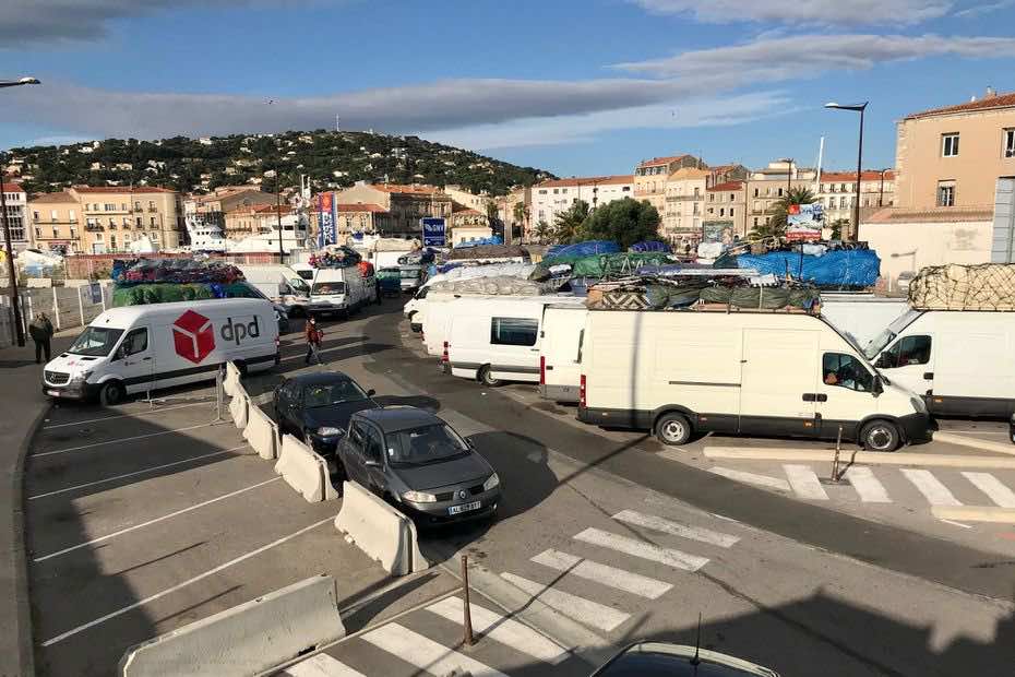 للاشباه في حملها لحالات كورونا.. فرنسا تمنع باخرة قادمة من المغرب من الرسو بميناء سيت و800 راكب عالقون في عرض المتوسط