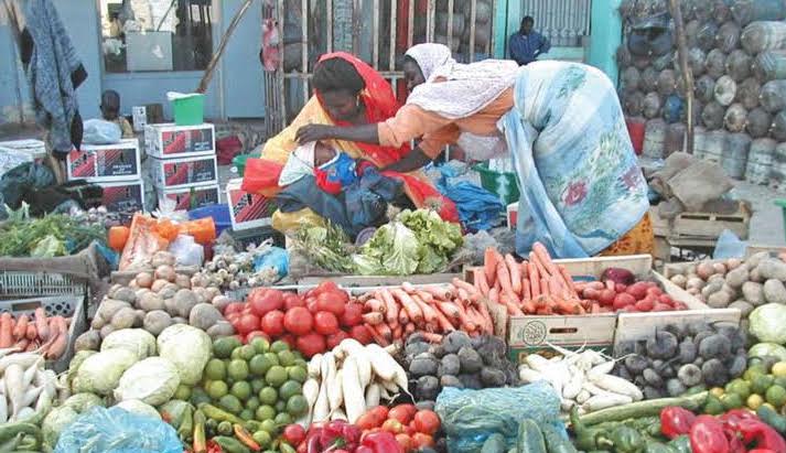 أزمة الكركارات ترخي بظلالها على موريتانيا.. مواطنون يشكون نذرك الخضر وارتفاع أثمنتها