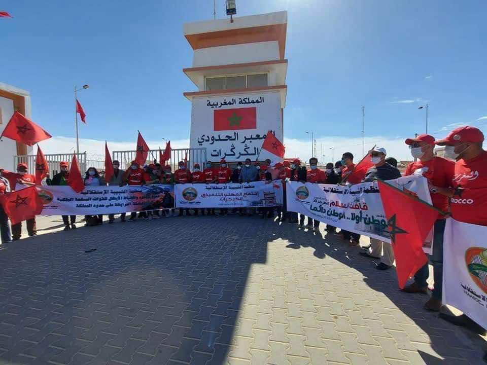 من أمام المعبر.. شبيبة الاستقلال تتضامن مع احتجاجات شباب تندوف وتطالب الحكومة بإعمار الكركرات وتحويلها لإقليم