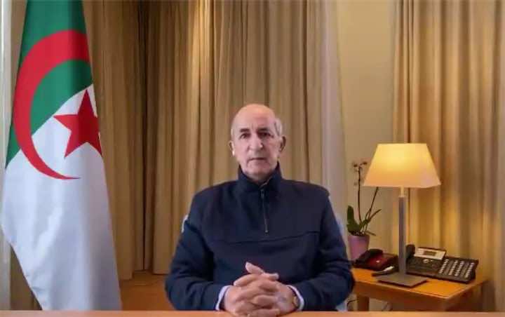 الرئيس الجزائري يظهر لأول مرة منذ إصابته بكورونا: قد أعود خلال أسبوع أو أسبوعين وأتابع التطورات في البلاد