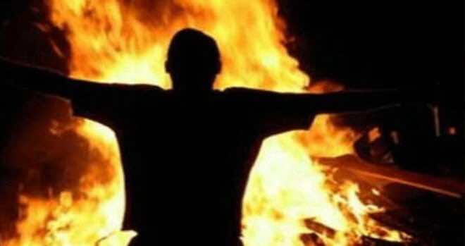 على الطريقة البوعزيزية.. شاب يضرم النار في جسده في الداخلة